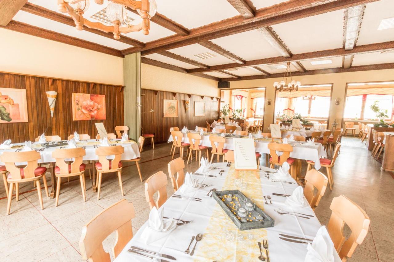 Hotel- Restaurant Zum Hirsch Großenlüder Esterno foto