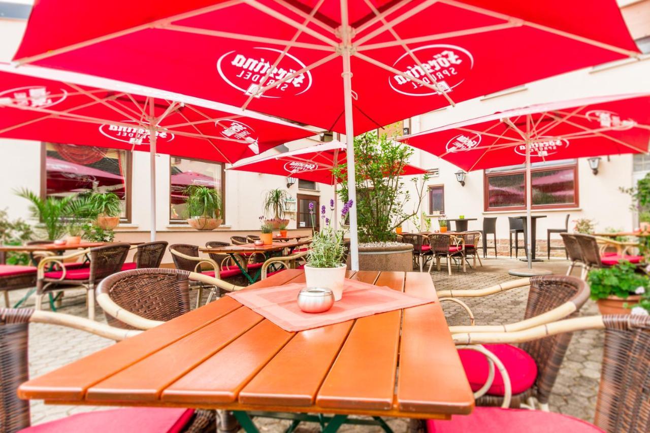 Hotel- Restaurant Zum Hirsch Großenlüder Esterno foto